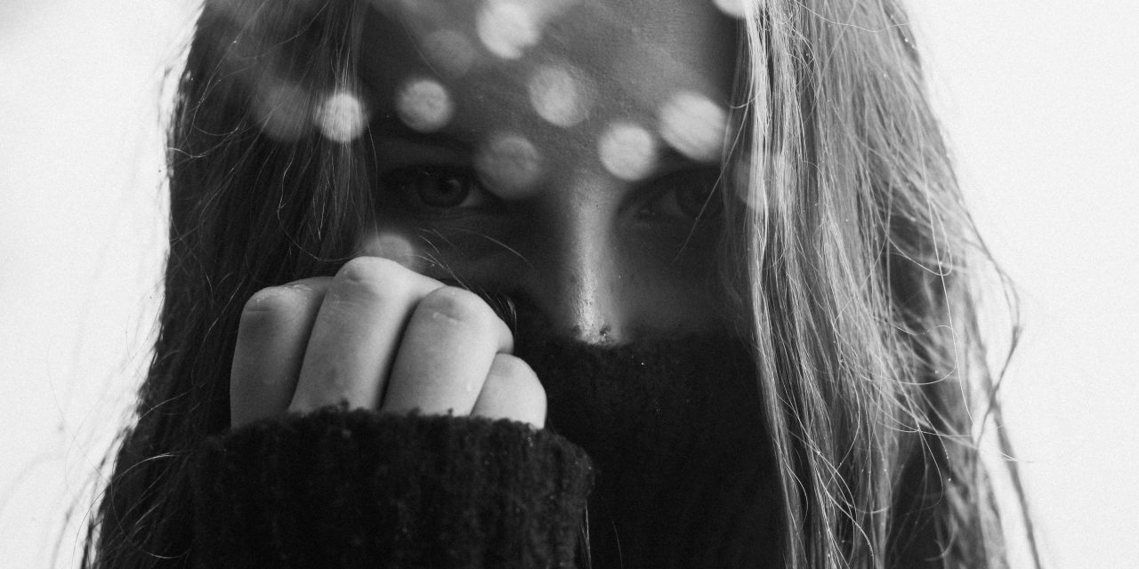 Nepotláčaj svoju introvertnosť a neprispôsobuj sa svetu, nie si mučeník