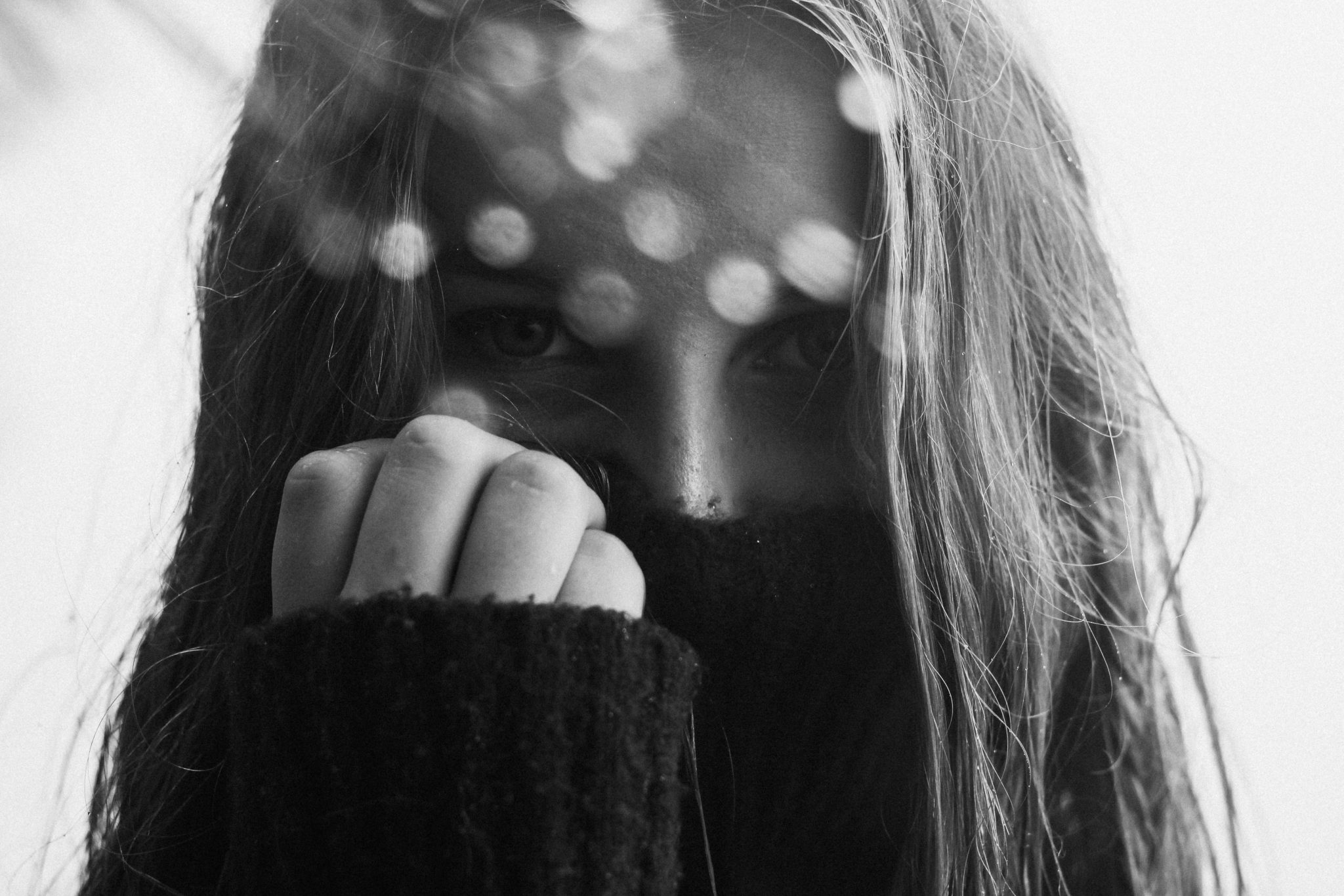 Nepotláčaj svoju introvertnosť a neprispôsobuj sa svetu, nie si mučeník