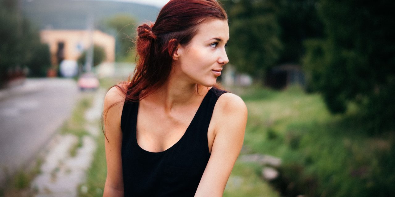 Extroverti obdivujú introvertov viac, než si priznajú