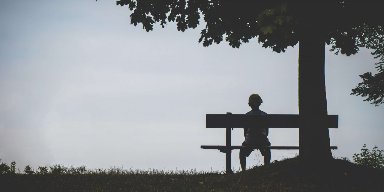 Introvert je osamelý kvôli nedostatku spojenia, nie ľudí
