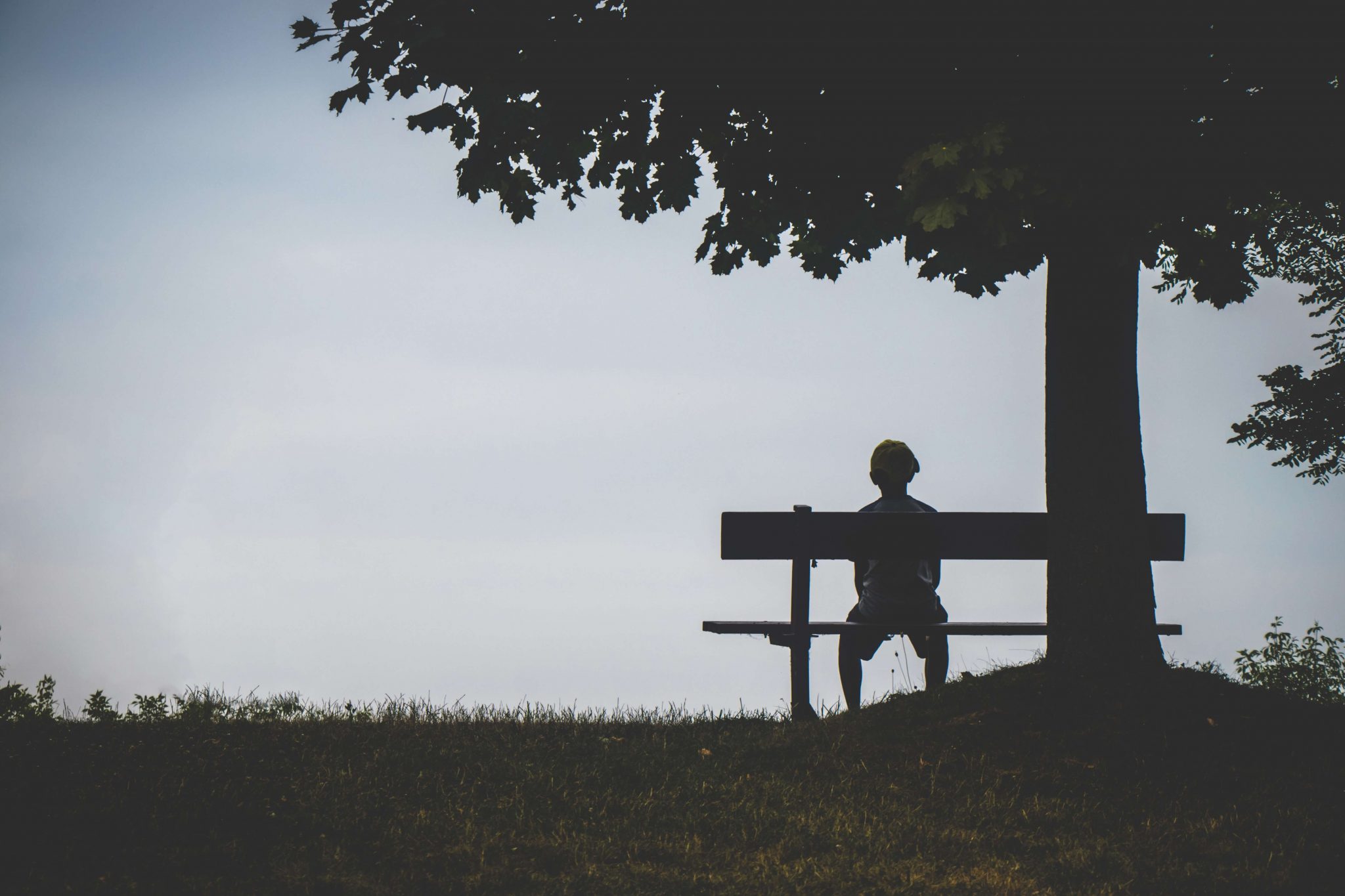 Introvert je osamelý kvôli nedostatku spojenia, nie ľudí