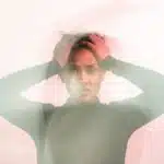 Ako utíšiť myseľ, keď o sebe pochybuješ